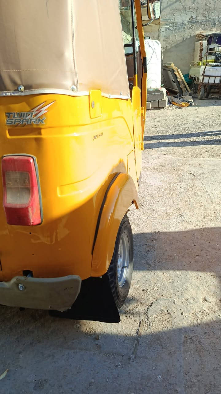 سلام عليكم تكتك للبيع 21 مصبوغه عام لجماليه بس اتصال فقط لحد يراسل بسمي ***********
