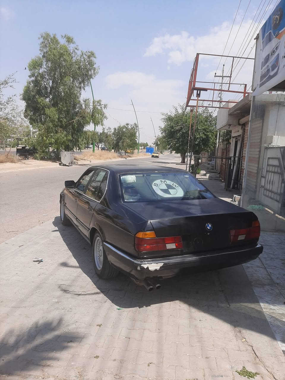 سلام عليكم
بي ام لبيع 
 موديل 91 
سنويه لحد 28 مشروع وطني 
رقم صلاح دين
بدون ضربه صبخ جماليه 
مكينه فال 35 
بدون بطاقه بانزين 
سعر 40، بيه مجال عنوان كركوك حي عسكري 
رقم ***********
