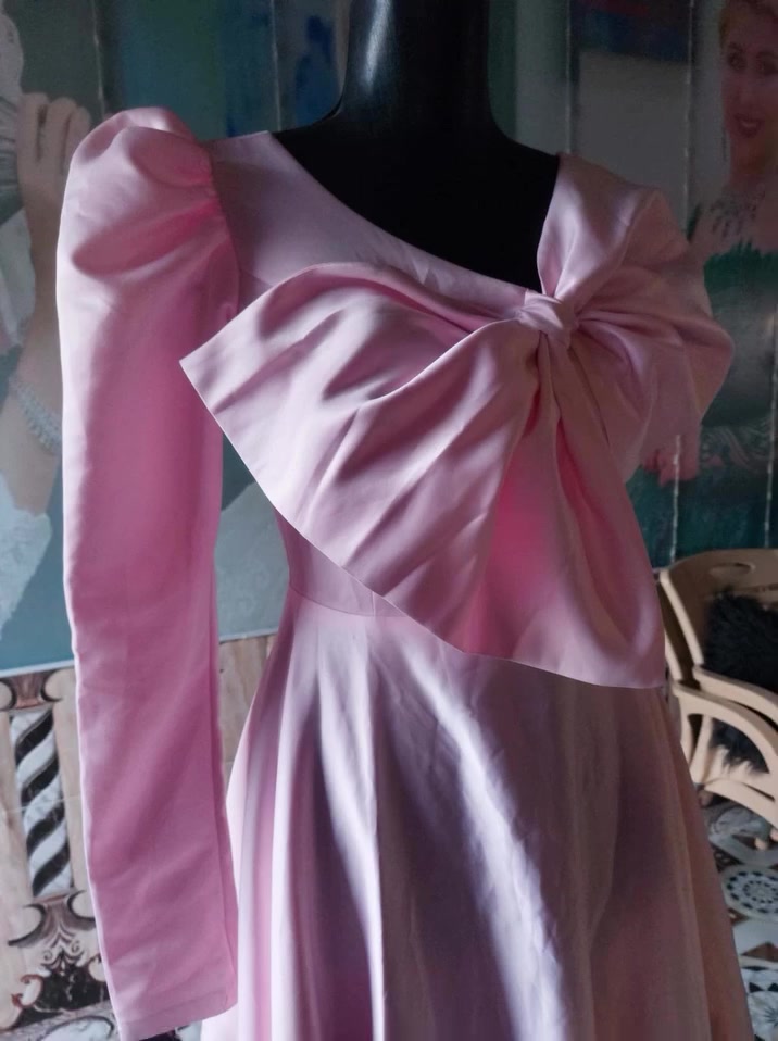 فساتين ستن اصلي  للبيع قماش لمعه يجنن نضافه 100٪؜متوفر توصيل  جميع المحافضات القياسات حلوه من 44/46


**إذا كنت صاحب هذا الإعلان وتريد حذفه لأي سبب، رجاءا أرسل رسالة إلى الدعم الفني**