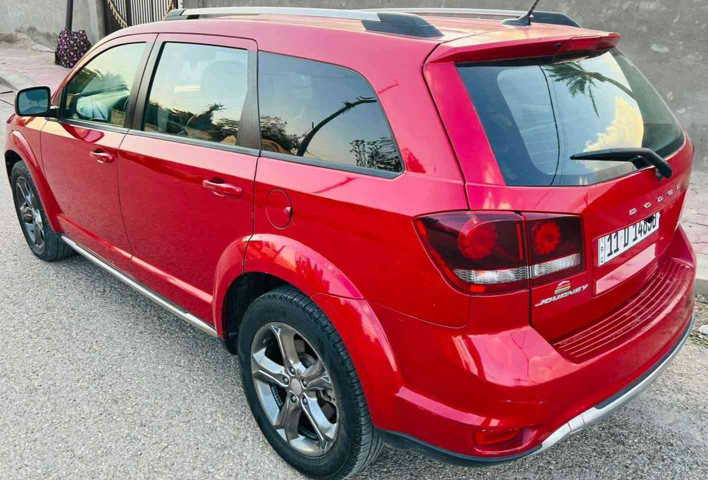 تحية طيبة
جورني رقم بغداد 

فول موصفات عده الفتحه

 وارد امريكي جملغ امامي فقط

سنوية 2031

بسمنة تحويل مباشر

 سبعة راكب

تشغيل عن بعد

تبريد 3 قطع 

كشنات جلد 

 فور ويل

 محرك ٤سلندر

 شاشه جبيره

 اشاره بلمري

تخم تاير جديد

ويل اكروم 

صدر امامي خلفي جديد

سيارة جاهزة مجهزه 

بيع امراوس حسب القناعة 

السعر المطلوب /135\وبيها مجال 

/***********\***********|

مكان السيارة بلكوت مركز مدينة
