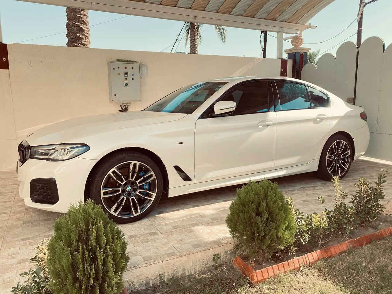 السلام عليكم ورحمة الله وبركاته
BMW luxury - xdrive  محدثة ام كت 
موديل 2023 
ماشية 28 m قابل للزيادة 
مواصفات السيارة 
حساسات 360 درجة 
داتا شو 
اشاير ترحيب بالابواب + فتح وقفل الابواب عند الاقتراب 
كشن 700 تدفئة امامي وخلفي 
ستيرن كهرباء + هيتر 
خزن ميموري
المحافظه على المسار 
تحذير الاصطدام 
وقوف ذاتي 
تشغيل عن بعد 
مري شفط 
صندوق كهرباء + شفط + بالقدم + عن طريق البصمه 
بصمة عدد 2 + كارت 
الداخل الوان متغيرة 12 لون 
وبقية المواصفات المعروفه 
ويل تخم جديد شادة وكالة وتخم تاير حجم 19 
السيارة نقص برغي مابيها وكامل السيرفس مالها من دهن وفلاتر ودسكات وحساسات دسكات  
اي عطل وخلل مابيها صفر مسج 
السيارة بيها كتاب تظليل من المرور شهر ال 3 جددته والسيارة باسمي سنوية وهزة كلشي جاهز ،، تحويل مباشر 
ضرر السيارة : حافة البنيد قدر شبر او اكثر جهة السكن مع بداية الجامرلغ من نفس الجهة بدون دواخل بدون ايرباك وصور الحادث موجوده مع الصور وسنوار هم موجود وين ما يعجبك جيك

سعر السيارة : 348 وبيها مجال شي قليل 
عنوان السيارة : الانبار الرمادي 
***********
