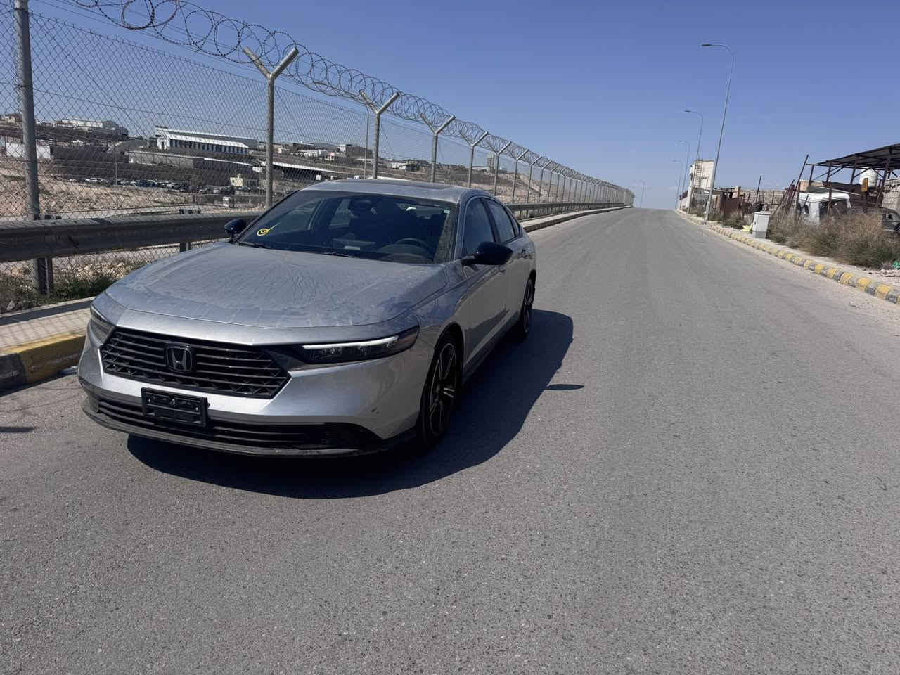 هوندا اكورد هايبرد  موديل 2024
 صنف  SPORT 
لون سلفر
محرك 2000cc هايبرد اقتصادي. 
أضافات 
فتحة بالسقف عدة حركات 
رادار 
مانع تصادم 
تحديد مسرب 
سمارت كي بصمة تشغيل 
بصمة فتح أبواب 
بصمة فتح صندوق الاخلفي 
تشغيل عن بعد عن طريق الريموت 
أضوية أمامي led 
اضوية خلفية led
هاند بريك كهرباء  
كاميرا خلفية 
كراسي كهرباء
حساس مطر 

( جاملغ بارد فقط )
صور الحادث مرفقه 
عداد السيارة 9 الاف فقط 
بحاله الوكاله
السيارة موجوده في المنطقه الحره عمان 
السعر داخل المنطقه الحره 185 ورقة
واصل الى اربيل 205 ورقة

 اعتذر عن المراوس بيع فقط 
للاستفسار الاتصال 

‭+964 782 915 3488‬
