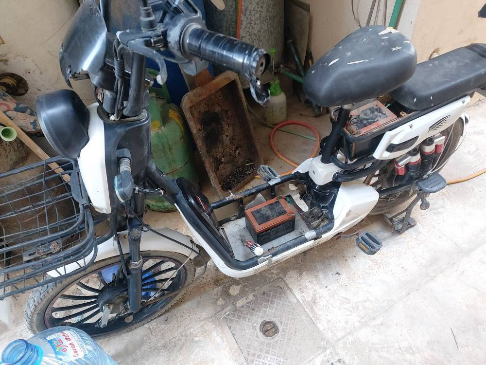باسكل شحن نظافه ٧٠ بالمئه شغال بدون بطاريات  تايرات جديده  ابيع فحم موصل, نينوى


**إذا كنت صاحب هذا الإعلان وتريد حذفه لأي سبب، رجاءا أرسل رسالة إلى الدعم الفني**