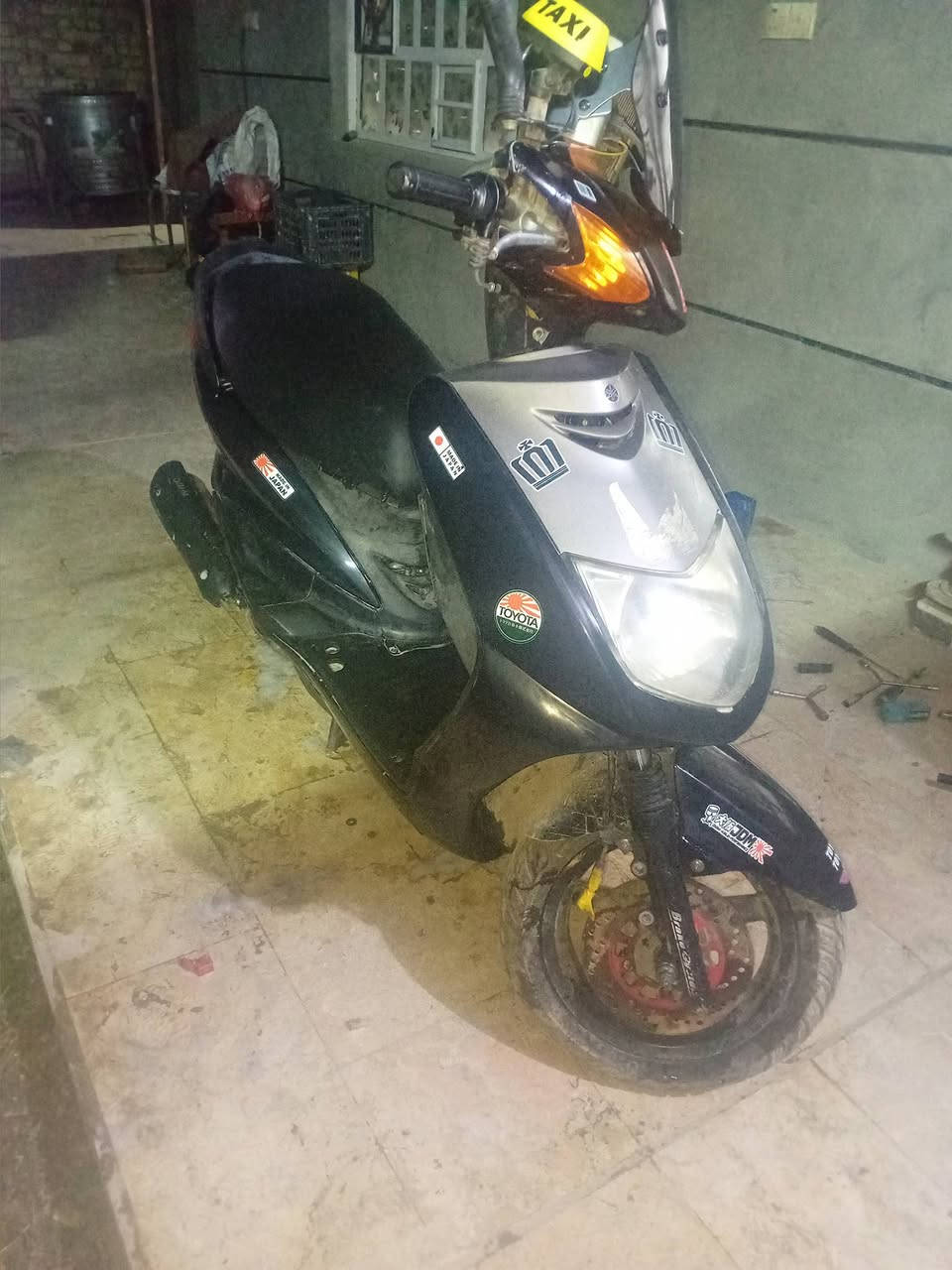 السلام عليكم سكنس نثيه ياباني ١١٠ للبيع السعر ٦٠٠ او بيه مجال الدرجه بيه شاشه + مسجل + ستاند تليفون + يوسبي شحن  الدرجه حلوه او نضيف محرك خير من الله شلعه معدل ماشيه ٤٩  مستعجل علا بيعته


**إذا كنت صاحب هذا الإعلان وتريد حذفه لأي سبب، رجاءا أرسل رسالة إلى الدعم الفني**