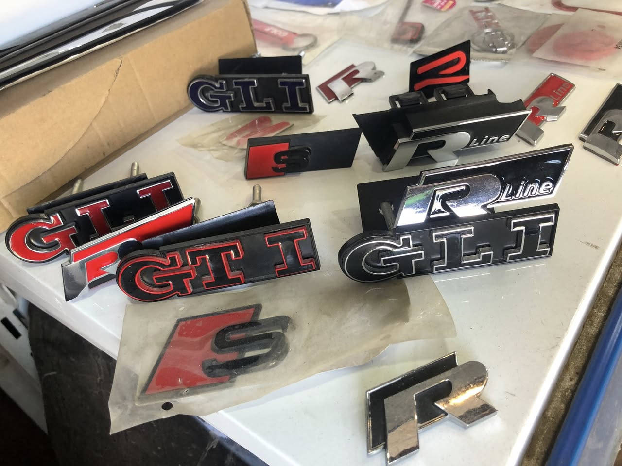 السلام عليكم انواع كماليات سيارات فولكس واكن
جيتا باسات كولف بيتل تيكوان اطلس تاوس ارتيون iD4/6

فرشات دشبول كفرات سويج سبويلر صندوق
كلشي متوفر 

العنوان شارع النضال مقابيل محطة وقود البتاويين 

*********** 
متوفر خدمه توصيل كافه المحافضات
