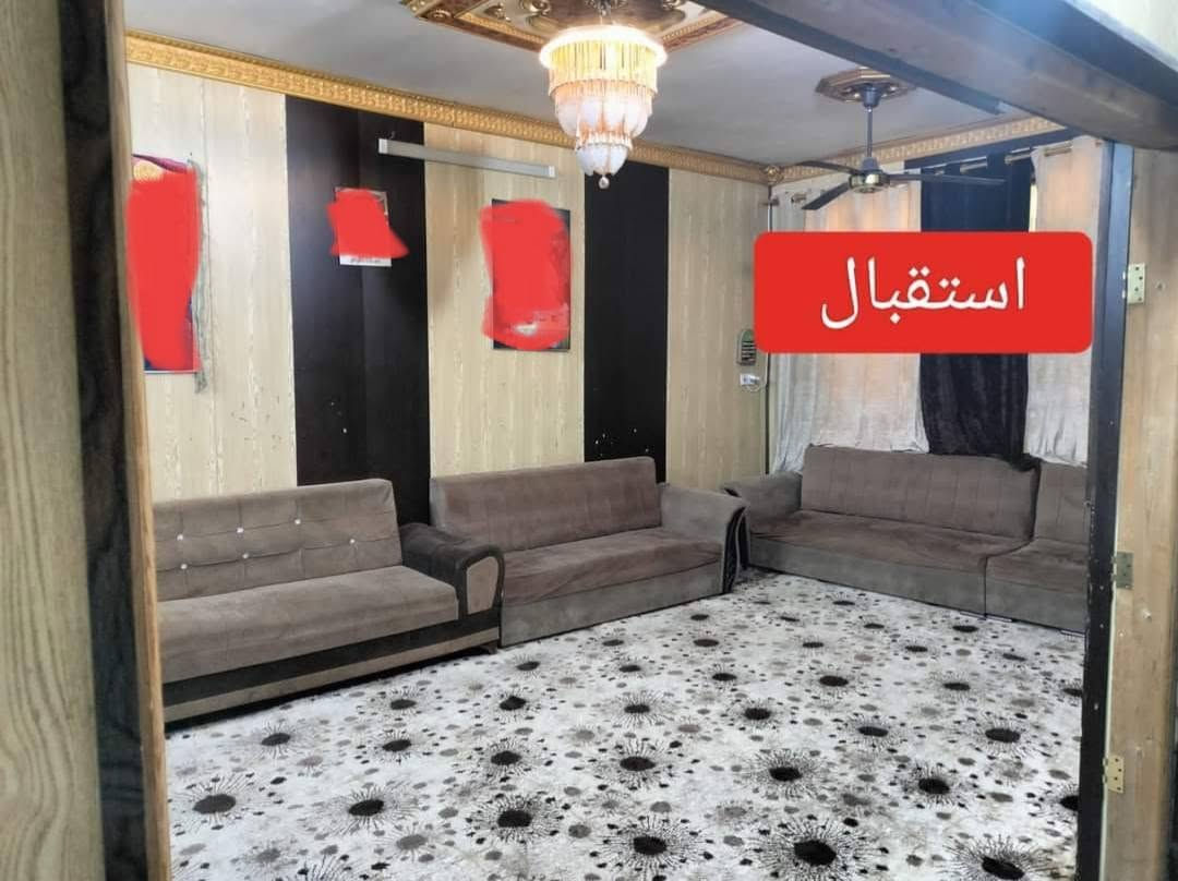 دار للبيع بغداد الرصافة حي اور ـــ الغرير اول فرع 
صنف الدار زراعي المساحة 230 متر قيناص طابقين
الطابق الارضي يحتوي على👇🏻
. حديقة كراج حمام خارجي
. استقبال عدد 2 مفصولات
. حمام داخلي حولي غرفة عدد 1 
. مطبخ حار وبارد وترك عدد 2
الطابق الثاني يحتوي على 👇🏻
.  غرف عدد 3 وحمام 
للاستفسار رقم الهاتف ***********

