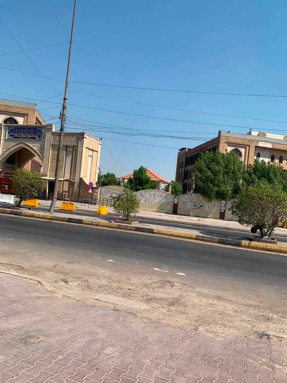 سلام عليكم بيت طابقين للايجار مع المحل البيت يصلح يكون مخزن العنوان الشعب شارع التجار مقابيل الكليه على الشارع مساحته 98 متر 
للاتصال ***********
او ***********
