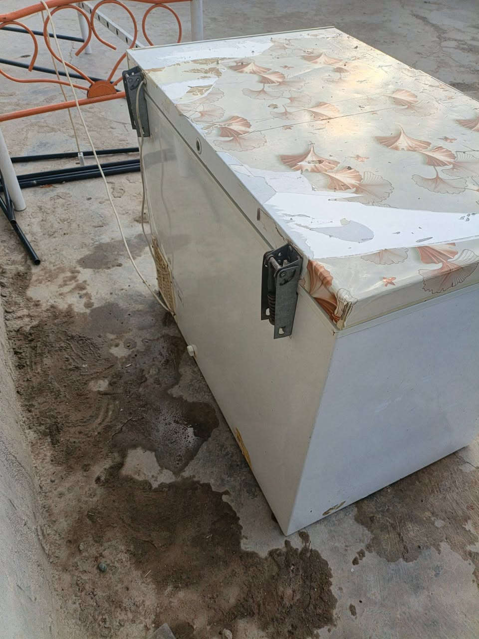 سلام عليكم مجمدة شغاله فقط تحتاج غاز للبيع 
للاستفسار الاتصال على الرقم ***********
