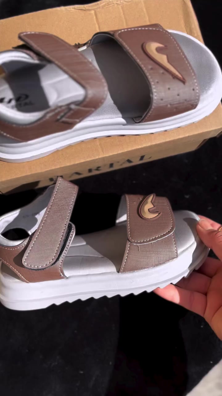 ✨ راحة وأناقة بكل خطوة ✨
صندل شبابي مريح وخفيف، مناسب للمدرسة والمشاوير والطلعات 👌

متوفر بثلاث ألوان مرتبة:
🤎 قهوائي
🩶 رصاصي
💚 أخضر وي رصاصي

📏 القياسات من 25 إلى 36
✔️ خفيف ومريح
✔️ تثبيت قوي
✔️ خامة مرتبة تعيش

📍 متوفر في سنتر علي الهادي لأحذية الأطفال
كوت – شارع ألف عافية – ركن شارع البدلات – مجمع جنائن واسط


**إذا كنت صاحب هذا الإعلان وتريد حذفه لأي سبب، رجاءا أرسل رسالة إلى الدعم الفني**