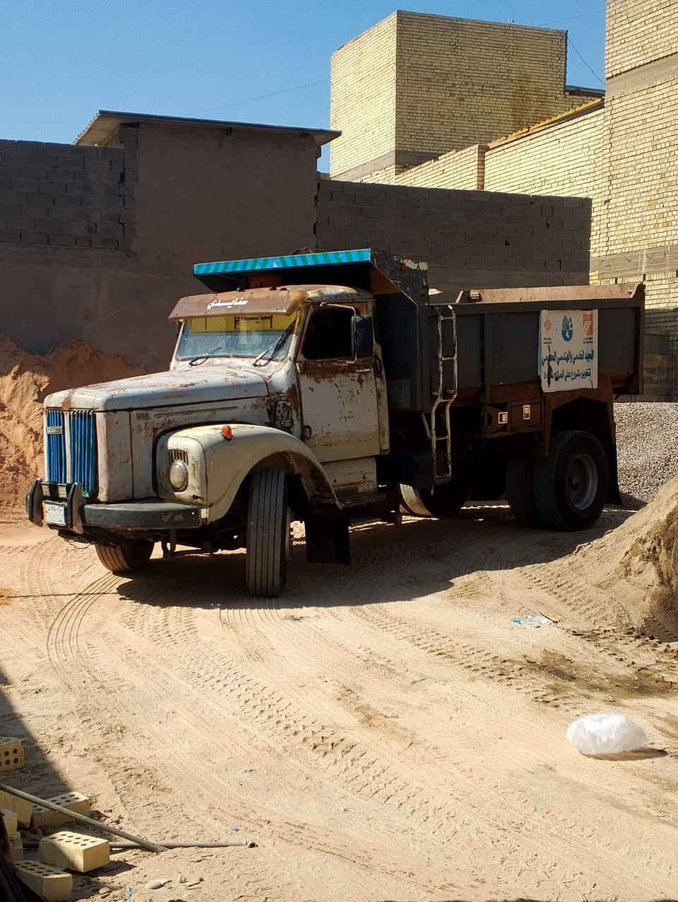 سلام عليكم سكانيه البيع موديل 80 رقم بغداد الماني شرط تحويل سنويه جديد 2028مباشر مكينه عادي كير 5×5 كسن خفيف ***********//*********** مكان بغداد الشعب
