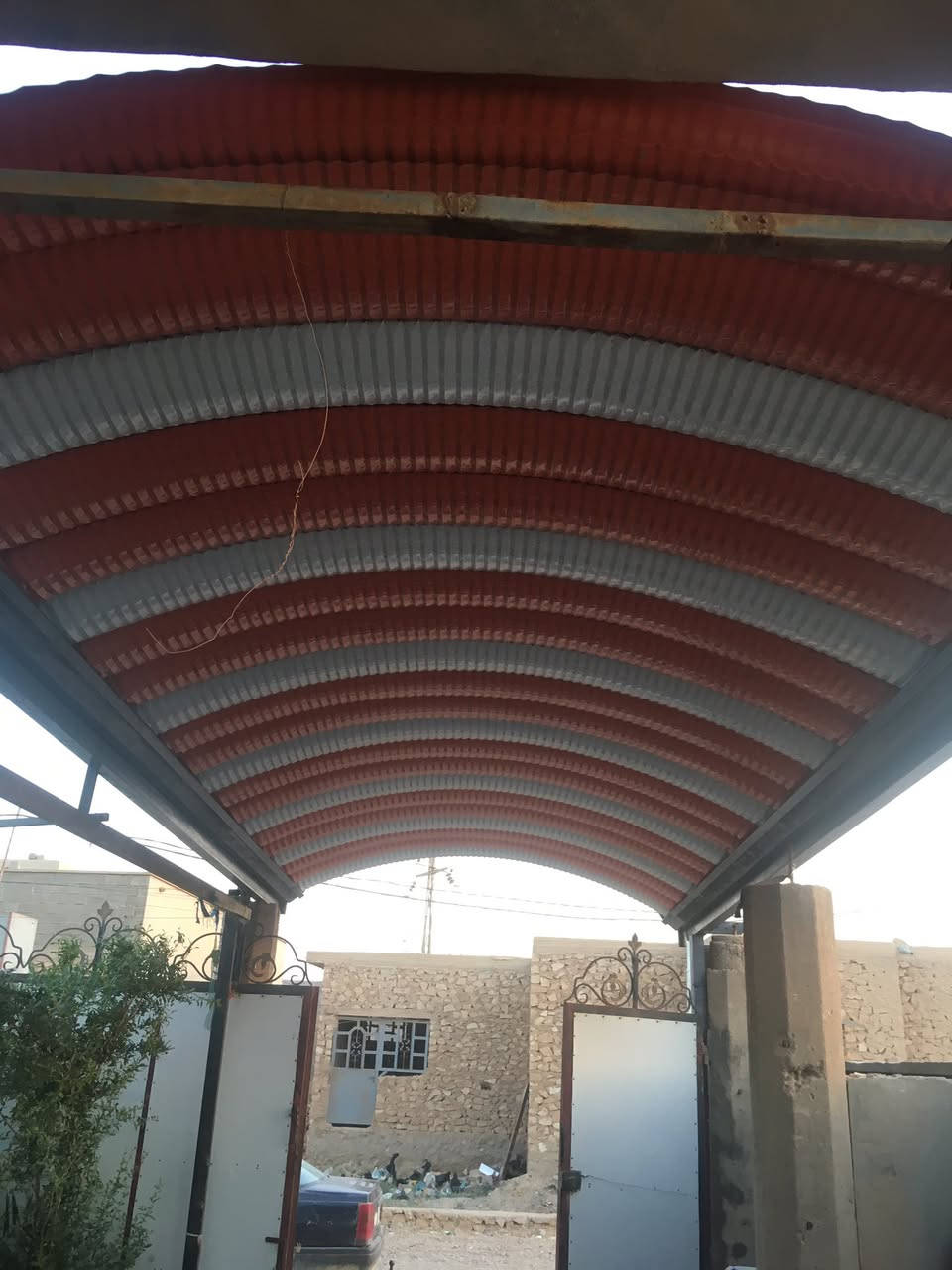 بفضل الله تم انشاء سقيفه من الكي سبان ثقيل والبوري ٣ انج والسواقي٣ ملم طول ٦ متر والعرض ٣ متر في مدينة هيت خلف معمل الغاز بسعر المتر كرسته وعمل ٣٠ الف اتصال ***********
