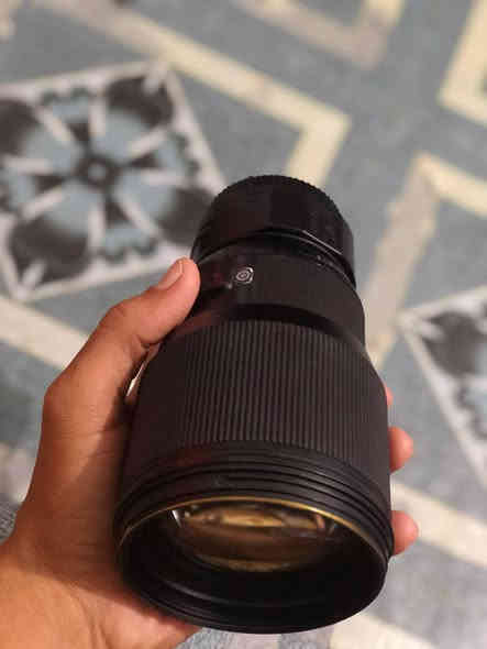 عدسه نيكون 85سكما للبيع مع ادبتر لفئه ال نيكون Z ملاحضه العدسه بدون هود نضافه مثل ماتشوف متواجد خاص ***********
