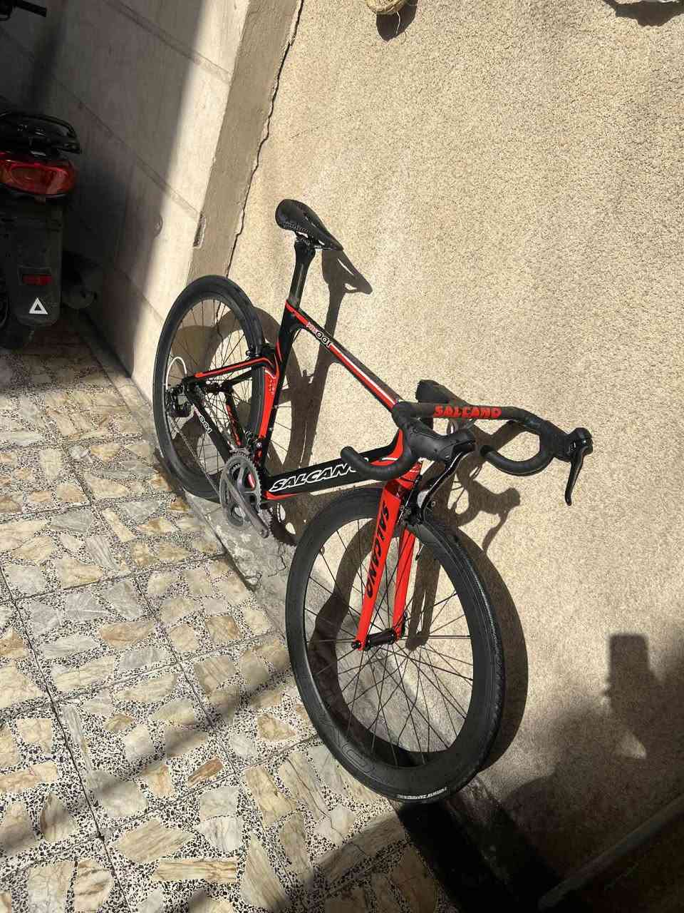 ‏ SALCANO xrs UCI 001 2020 🇹🇷

رود بايك (دراجة طريق) ماركة سالكانو خط انتاج تركيا ايطالية الاصل ( Made in Türkiye ) للبيع 

مواصفات الدراجة :

الدراجة مصنوعة من الكاربون فايبر بتصميم ايرو داينامك وايرات فول دفن دراجة كلها كاربون من الطول للطول
مجموعة الدراجة شيمانو 5800 / 105
فقط البدالات ماركة Team Pro
الكرنك (الصينية) شيمانو دورا-ايس Shimano Dura-Ace
ابعاد الفريم: حجم الفريم 28 / الارتفاع 53 M
عدد السرع 11*2

التروس الامامية: 53-39
التروس الخلفية: 11-28

وزن الدراجة 7.8 - 8 كيلو

ويالة الدراجة كاربون فايبر جدد طك كارتون ماركة روڤال ( ROVAL ) قياس 50 ملم

السعر: مليون دينار وبيها مجال الشراي يدلل

الدراجة موجودة في منطقة الشعب او منطقة البنوك
للاتصال: ***********
