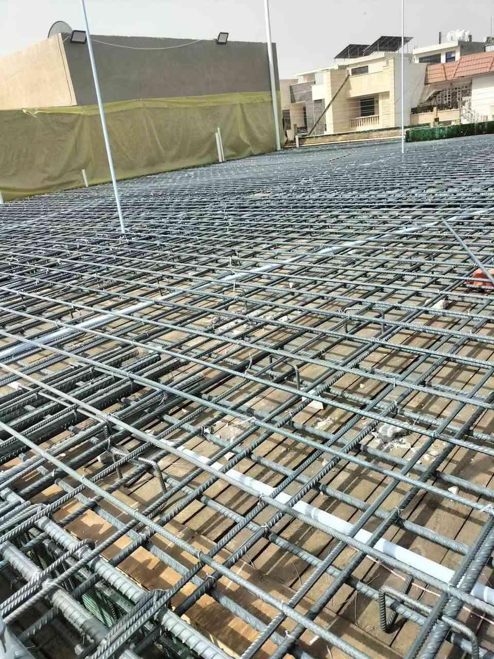 سعر بناء المتر ٣٥٠ الف دينار عراقي تسليم مفتاح بالكامل عرض لفتره محدودة
١-تهيئة وفرش طبقة من السبيس الخالي من الشوائب او الجلمود، عند الحاجة يتم حدل الارض بحادلة ٢٠ طن للوصول الى المستوى المطلوب.
٢- رش الارض بالمبيد الحشري الجرثومي عالي الفعالية وحسب المواصفات.
٣-تأسيس شبكة مجاري ٤ انج نوع الامل الشريف مصري المنشأ، مسلح ثلاث طبقات.
٤-عمل قالب الخشب وتسليح ونشر حصيرة حديد  ٣٠ سم مع اضافة جسور بابعاد الاتاري ٢٥ سم بينهم وباقطار حديد نصف انج مع شيش قياس ٥ نوع  سوبر او FF حسب المساحة.
٥-صب الاساس اسمنت مقاوم خلطة (C30)  بأرتفاع ٤٠سم.
٦-صب البتلو بأرتفاع ١٥ سم.
٧-البناء يكون بالطابوق الابيض  الجمهوري.
٨-صب السقف نشر (20)سم + الجسور ومواصفات الطابق الثاني  والبيتونة نفس القياسات المذكورة
٩-بناء الستارة ٤ انج زائد أعمدة.
١٠-تأسيس شبكة الماء ايسون الماني او أمل الشريف.
١١-تأسيس الكهرباء نوع سيمنز العقبة الاردني او الفنار .
١٢-أعمال انابيب السبلات والبوكسات لكل الغرف.
١٣-تطبيك الارضية بورسلين .
١٤-تطبيك الحمامات والمطابخ بالسيراميك الايراني.
١٥- أعمال الجص والبورك مساطر بقياسات ٩٠سم  والبورك.
١٦-الواجهة تكون لبخ بالأسمنت وطلس مادة وتركيب الكوبلانات.
١٧-يتكفل صاحب الدار بسحب خط ماء وخط مجاري وخط كهرباء.
١٨-الانارة حسب النوعية الجيدة في السوق.
١٩-الفنتگ و اثاث الصحيات  نوع إيراني درجة أولى.
٢٠-بايات الدرج بورسلين نوعية.
٢١-محجر الدرج ألمنيوم مدور. 
٢٢-الابواب الداخلية شمالية.
٢٣-الشبابيك المنيوم مقطعي نوع صيني.
٢٤-باب الاستقبال قاصة تفصال عراقي.
٢٥-تزفيت السطح وعمل شتايگر.      
٢٦-لبخ الستائر وسقل بالكامل.
٢٧-لايشمل العمل لبخ جوانب الدار.
٢٨- تتكفل الشركة بتنظيف داخل وخارج الدار عند إكمال الاعمال.
٢٩- الشركة المنفذة غير ملزمة بصبغ من الداخل.
٣٠- الشركة ملزمة بنصب بايات خارجية وسط الرصيف.
٣١- يقسم مبلغ كلفة البناء لثمان دفعات.
٣٢- يحق لصاحب الدار تغيير اي فقرة على ان يتحمل صاحب الدار فرق التكلفة.    
اخوكم عمار الشمري ***********
