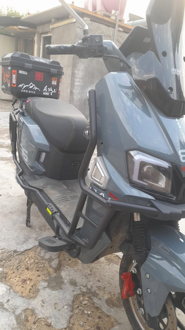 دراجه شحن
سرعه 85
تمشيك 60كيلو للشحنه الوحده 
6بطاريه ملف 2000
الدراجه جديده بصمه عدد ثنين 
قفل ستيرن  4سرع صارله شهر عندي 
الدرجه ضخمه واحله من الصور   السعر مليون و 50الف بيه مجال قليل  مكاني تقاطع درويش شهداء السيديه ***********
