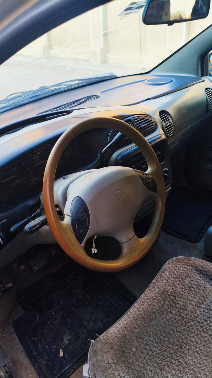 سلام عليكم دوج كرفان موديل 2000 رقم ***********
