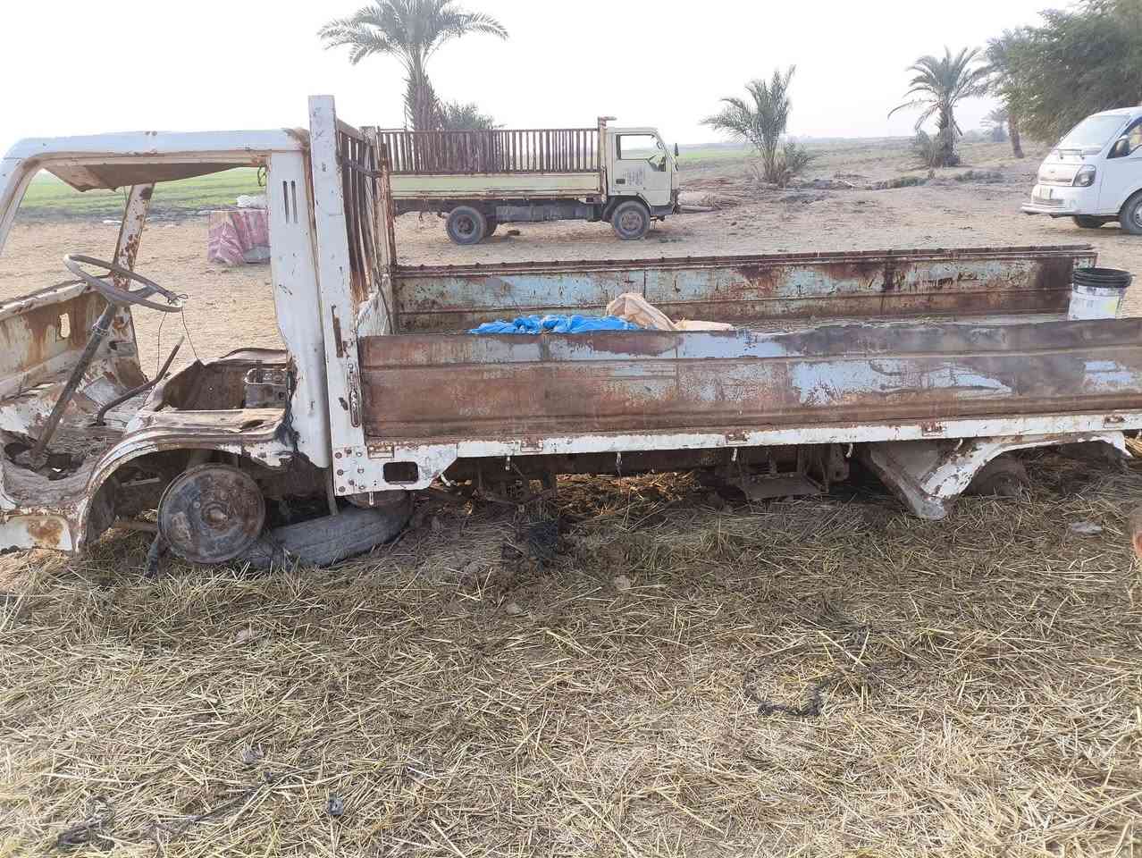 سلام عليكم عندي هاي السياره لبيع كوم حديد مكان ذي قار الغراف ***********
