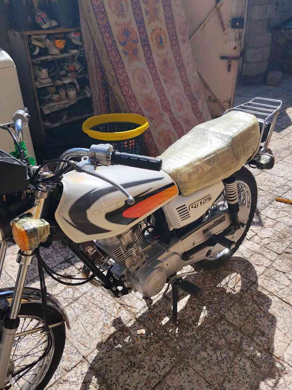 سلام عليكم دراجه نامه رقم او سنويه تعمير جديد كله شركه 
السعر مليون او نص او بيه مجال الشراي يتصل مكاني بصره تنومه رقم الهاتف ***********
