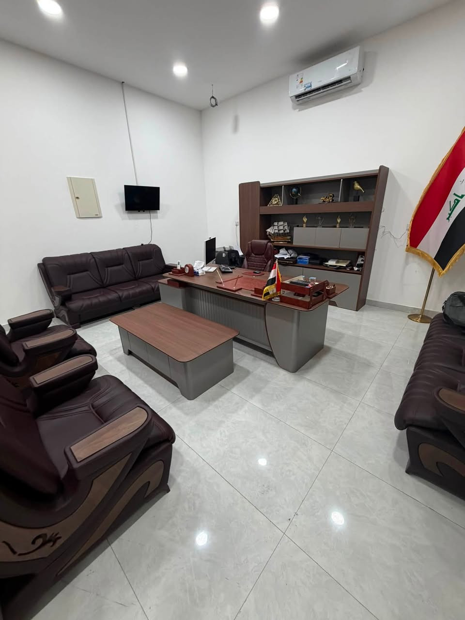 مكتب متكامل للبيع جديد ونظيف
مكان بغداد حي جامعة  

***********
