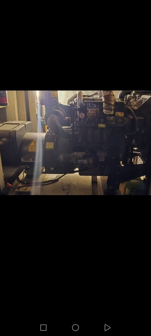 مولدة بيركنز ٦٠كيفي كاتم ٣بستم سوبر نظيفه جدا سيت بلادي للبيع بغداد ***********
