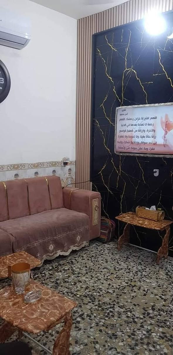 سلام عليكم بيت للبيع بل شعب قرب محطة سماء بغداد المساحة 50متر قريب عل شارع خدمات كاملة ماء مجاري كهرباء السعر عل خاص ***********
