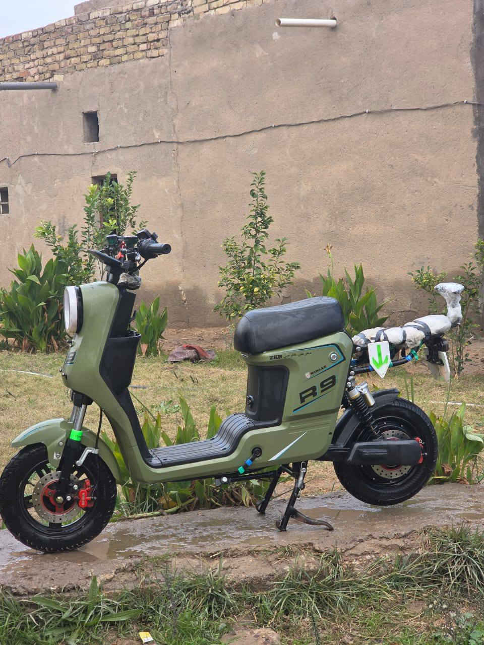 السلام عليكم شلونكم شباب بايسكل للبيع شحن هارد 9 
النظيف وهذا رقمي وانا خادم لكم ❤️🙂***********
