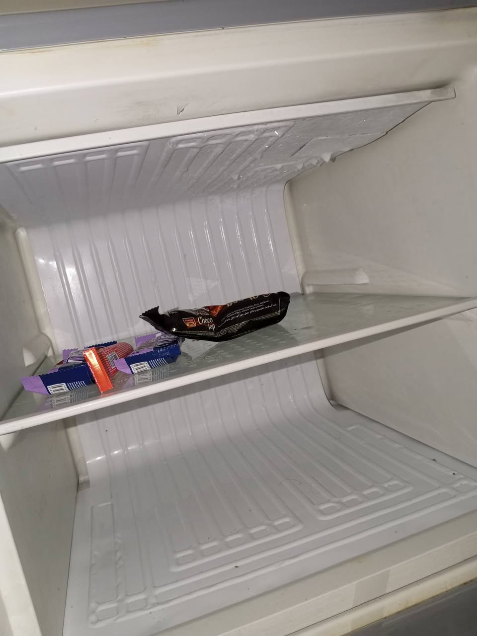 ثلاجه لللبيع نضيفه سحب ضعيف مكدر شغلها وبرودتها حلوه دقيق شغلها صورة فريز سعرها 125قفل ***********
