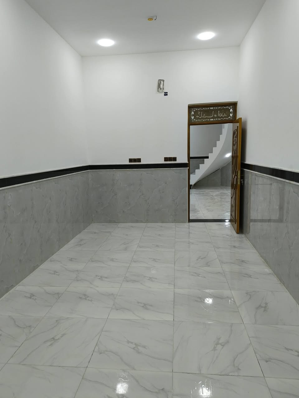 بيت للبيع – الميمونة
الموقع:
📍 ميسان – حي الملعب
التفاصيل:
▪️ المساحة: 125 متر
▪️ طابو: صرف
▪️ البناء: حديث / جاهز للسكن
▪️ موقع مميز وقريب من الخدمات
للاستفسار:
📞 ***********
📞 ***********
💬 واتساب متوفر
