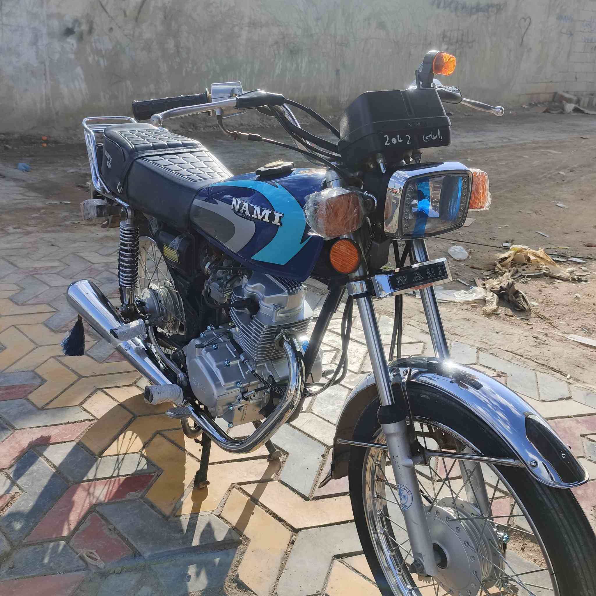 السلام عليكم دراجه للبيع ايراني موديل 2023 مرقم لوحه وسنويه مكاني العماره منطقه  ابو رمانه  
دراجه نضيفه ما متعوبه 
للاستفسار ***********
خاص ما جاوب.
