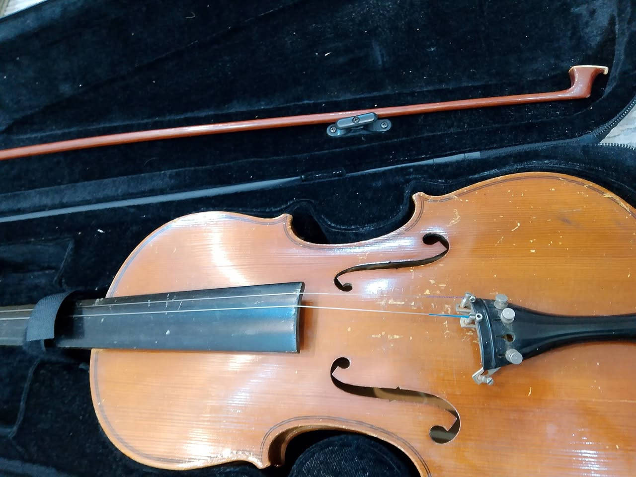 كمان اصلي قديم 🌹🇮🇶 يحتاج الى تصليح بسيط 🌹🇮🇶 
بسعر 50 الف مع التوصيل @إشارة


**إذا كنت صاحب هذا الإعلان وتريد حذفه لأي سبب، رجاءا أرسل رسالة إلى الدعم الفني**