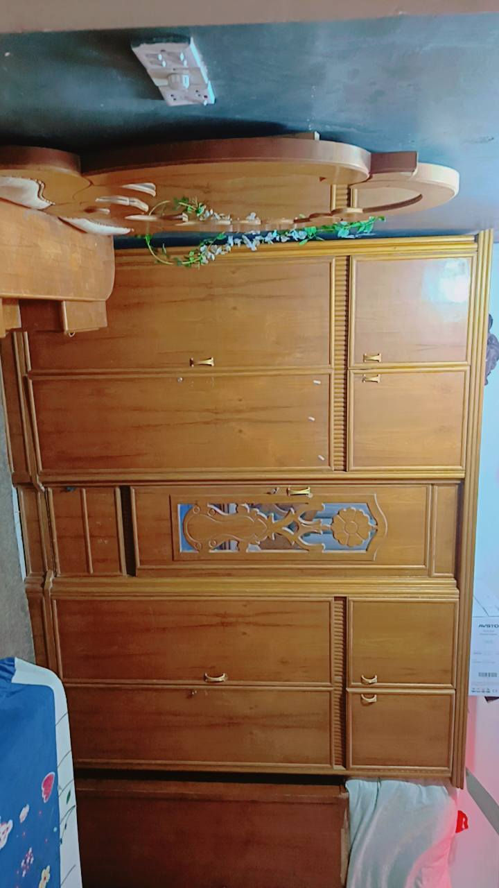 سلام عليكم 
غرفه اخشاب تسكام بيع مستعجل سعره 550 وبيه مجال عنوان حله مركز  ***********
