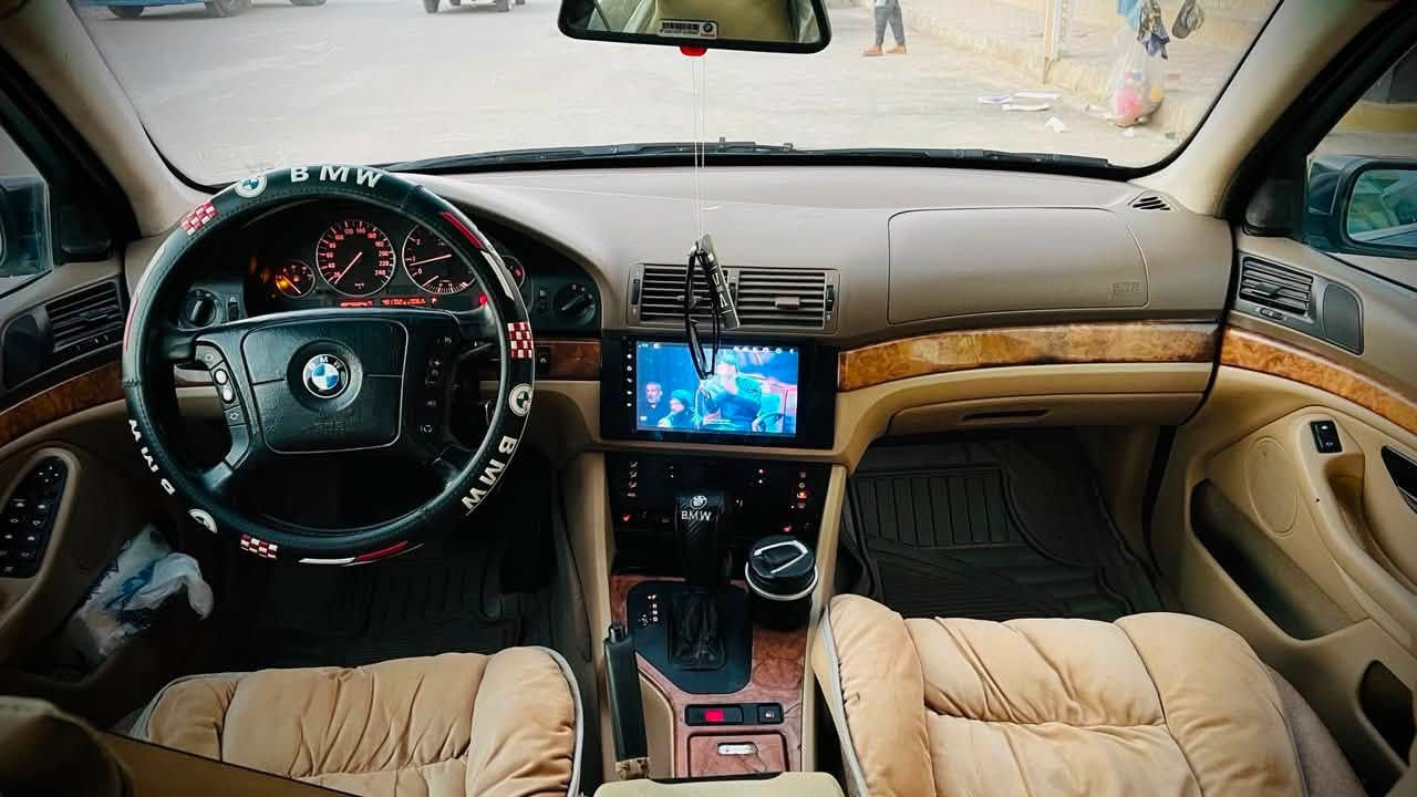 السلام عليكم BMW صقر e39 موديل 1997 محدثه 2002 محرك 28 بلاد شرط لا صرف ولا بخار كير بروتوكول بشرط تبريد صدر تايرات كله جديد كهربائيات بشرط كلها شغاله غرفتها جديده  رقم 26 شرط التحويل بيها صبغ احزام جماليه فقط بدون ضرر السعر 89 وبيها مجال مكانها بيجي ناحيه الصينيه
***********

