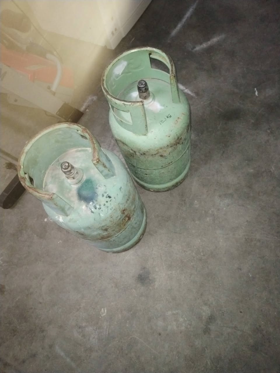 اسلام عليكم دبات غاز عراقي للبيع السعر ٤٥ الف اتصال بل رقم ***********
