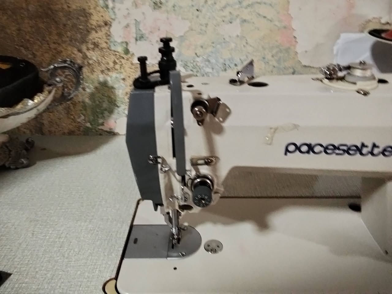 مكينه خياطه جديد غير مستخدمه نضيفه 100/100السعر 450رقم الهاتف ***********
