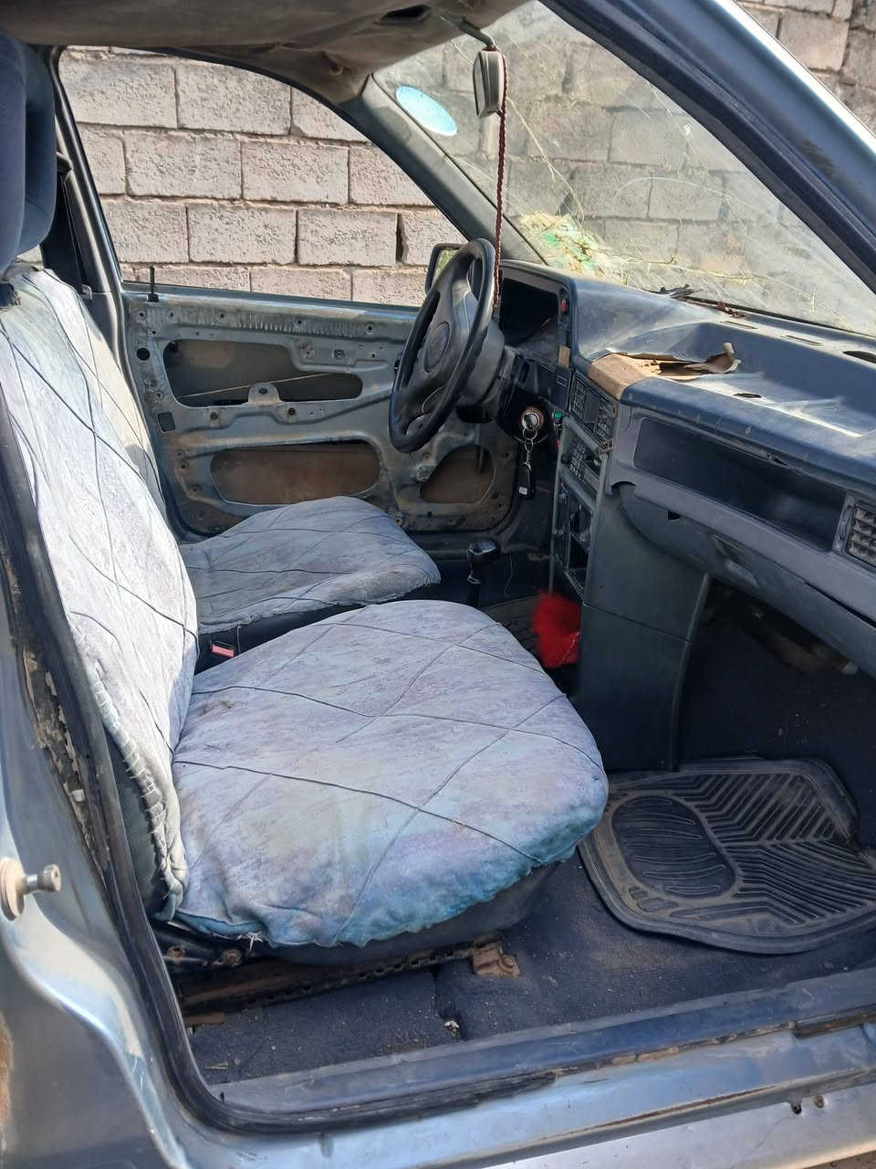 السلام عليكم سيارة كاديت للبيع
سنوية كارتونية سعرها ١٣ وبيها مجال ***********
