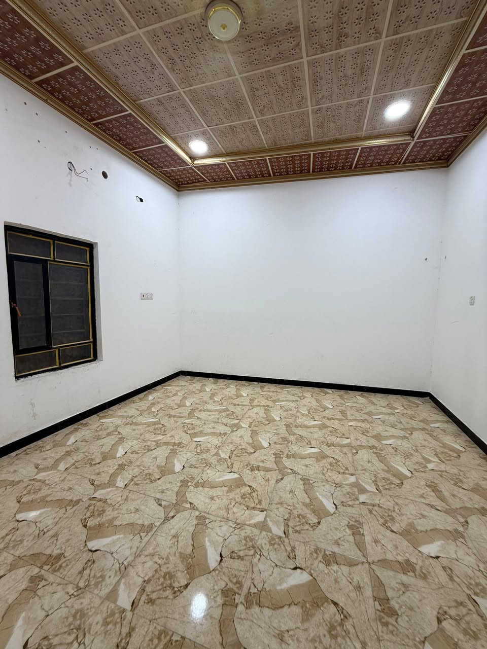 السلام عليكم ورحمة الله وبركاته
دار سكن للبيع طابقين🏚
العنوان أبي الخصيب أبو كوصره
المساحه 120م

بناء شخصي درجه أولى
شارع 10 متر تبليط 🛣
ثاني بيت عن شارع رئيسي أبو كوصره 
جميع الخدمات متوفره
منطقه سكنيه هدوء ومرتبه

محتويات البيت ⬇️
دوانيه 4-6
مطبخ مفتوح على صاله
غرف منام 2 كبار 4-6
طابق الرضي يحتوي على غرف1
وطابق ثاني غرف1 وصحيات
صحيات داخلي وخارجي

نوع العقار طابو ملك صرف زراعي عراقي سند 25

السعر 70وبي مجال
للاستفسار ***********

