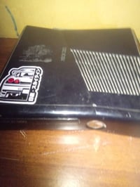 XBOX 360 للبيع النضافه 70\100 الجهاز بي 63 لعبه بي نقص واير HD السعر 8...