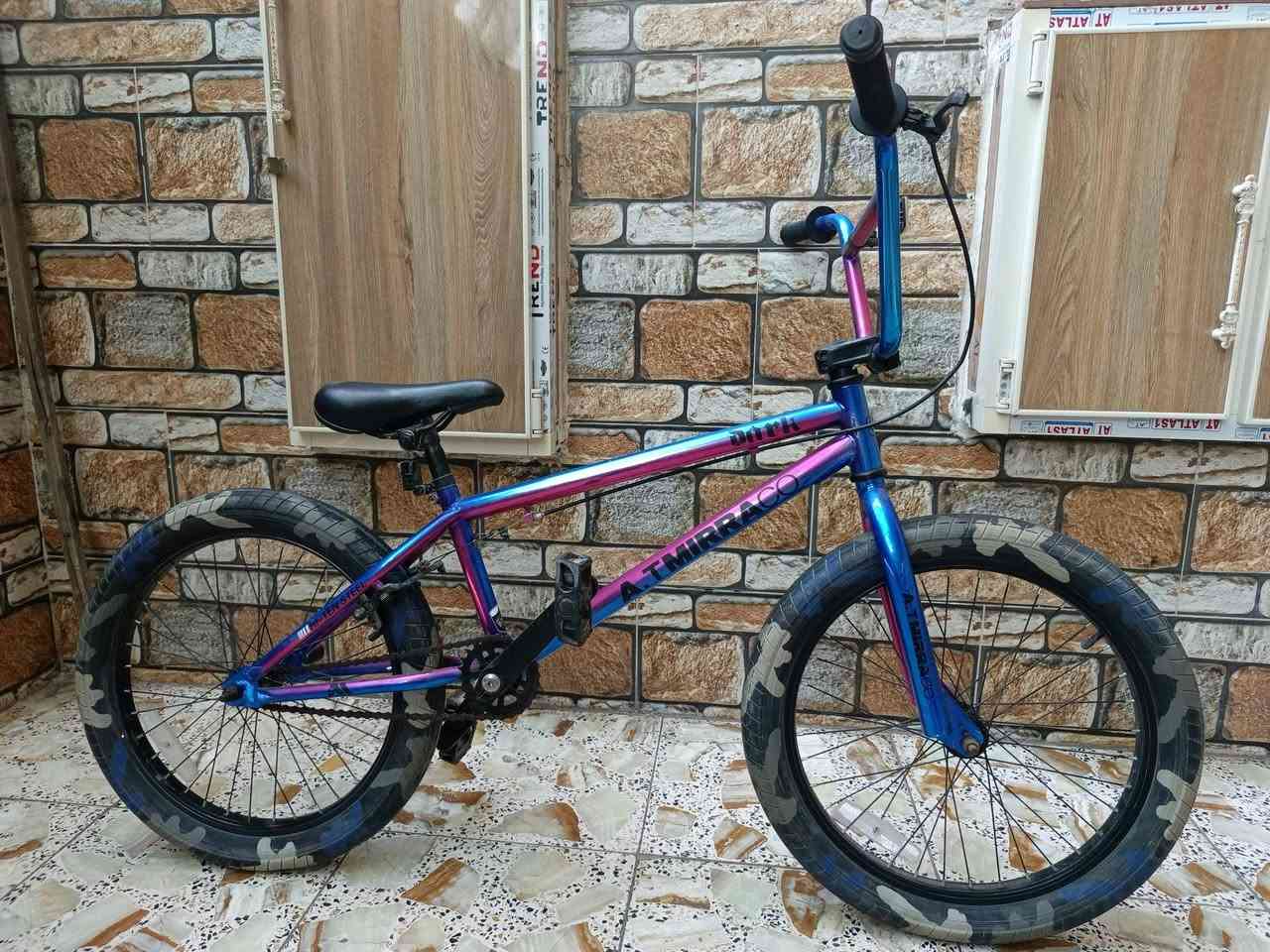 ‏سلام عليكم بايسكل للبيع نوع bmx سبع الوان جي تي مال حركات امريكي تايره موشم سعر 200 وبي مجال المكان بغداد مدينه الصدر والتواصل واتساب هذا الرقم. "***********
