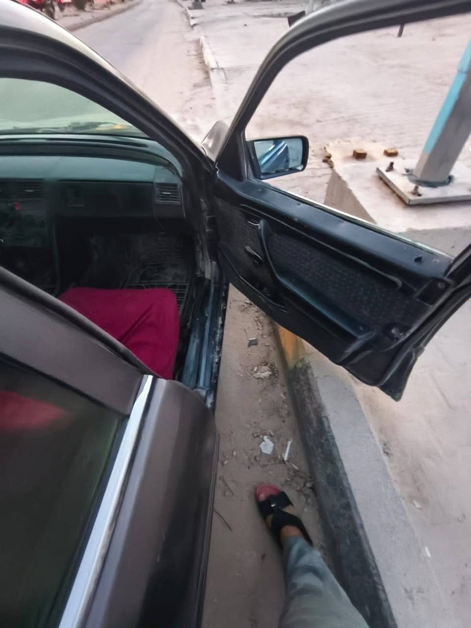 سلام عليكم مارسدس للبيع موديل 93 رقم نجف مكينه وكير خير من الله تخم تاير جديد مكاني كربلاء السعر 30 وبي ***********
