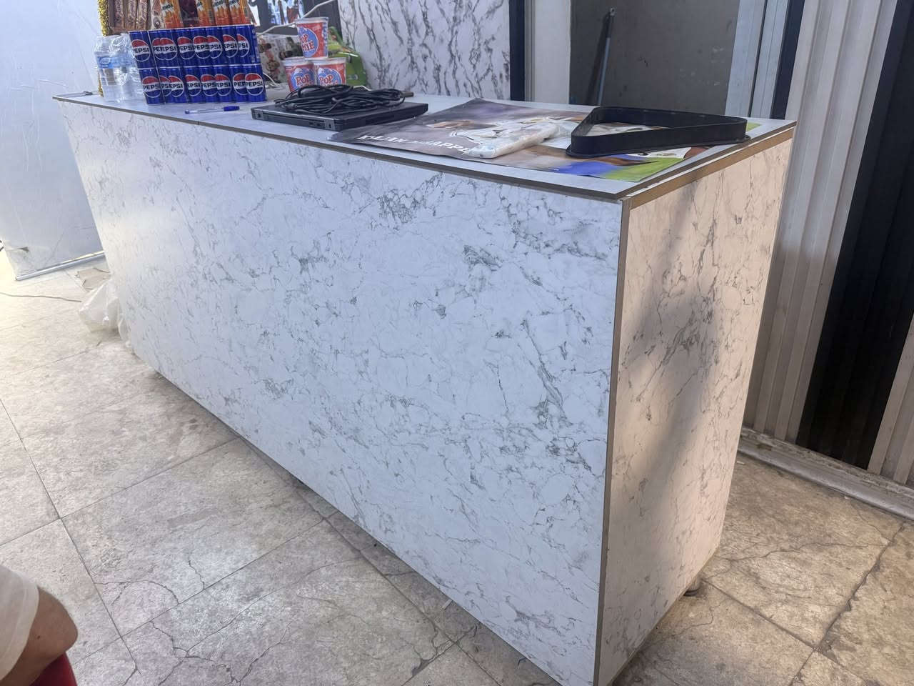 بار خشبي للبيع بعده جديد سعره قفل 150 الف تواجد كراده داخل
تواصل ***********
