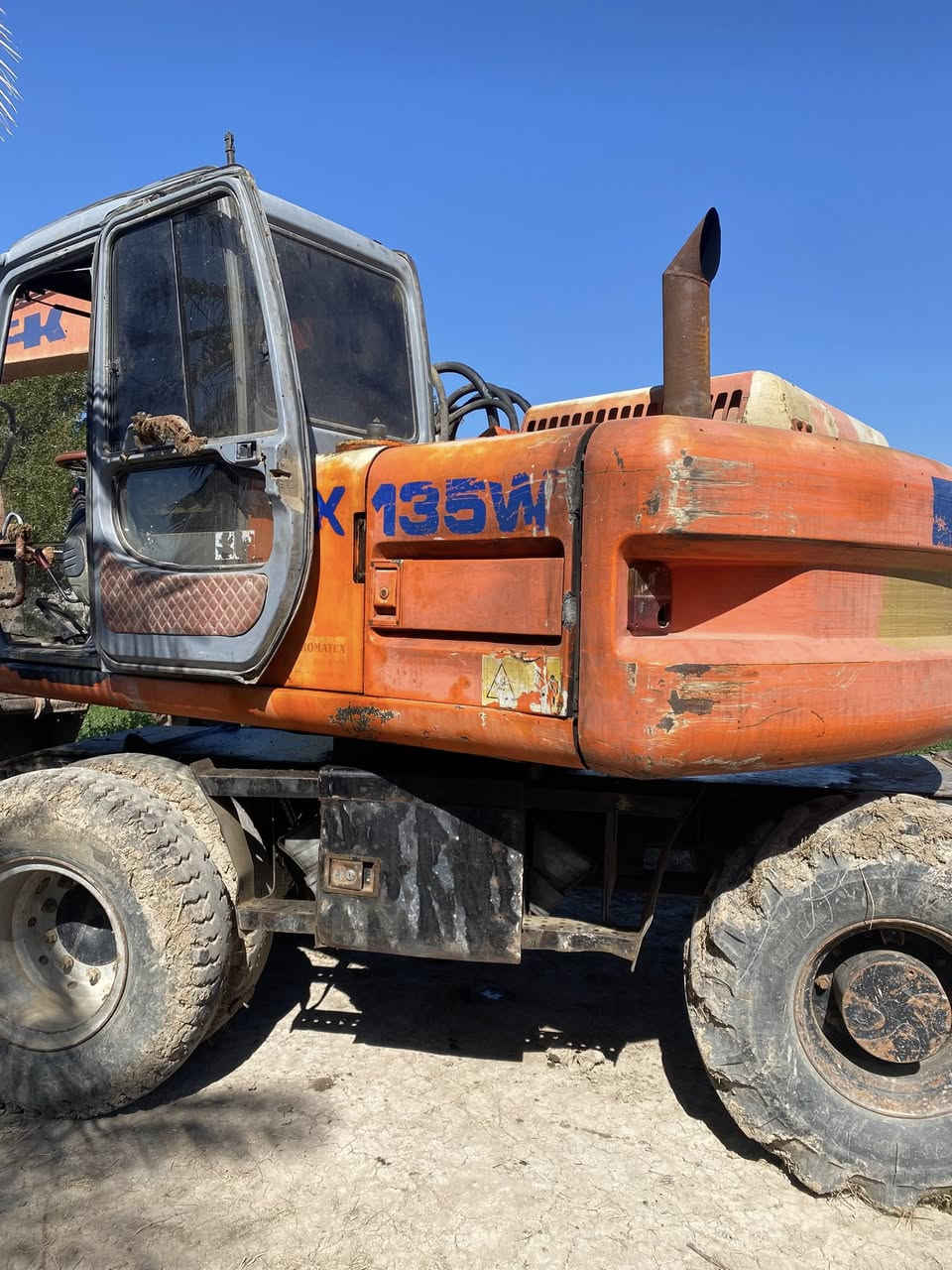 للبيع حفاره فيات هيتاشي ٢٠٠٩رقم بصره المكان بابل جبله سعر ١٧٠وبيها مجال ***********
