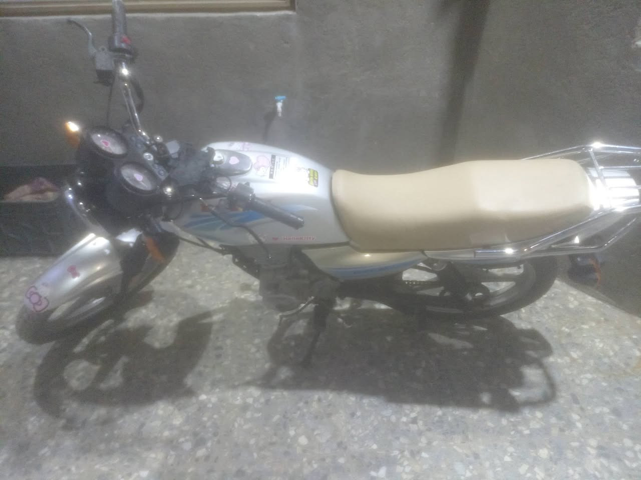 دايوند عضم للبيع كلك دراجه نشطه وحلوه جاهزه كهربائيات شغاله مكينه حلوه هندر سلف شغال موديل ١٩ كلشي بيهه شغال السعر ٦٥٠ وبيهه مجال كربلااء *********** متواجد اتصال واتساب مازنجر علخط
