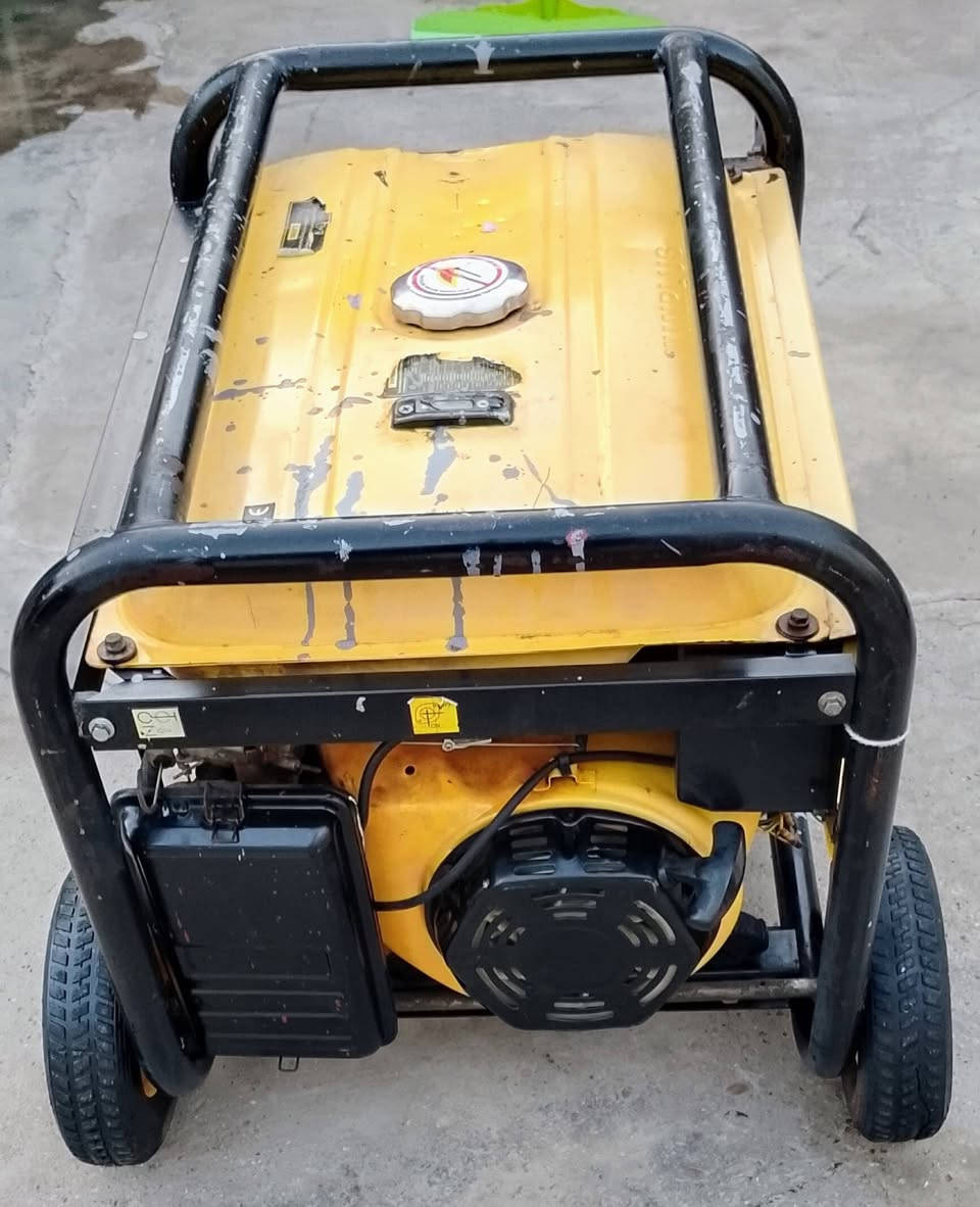 السلام عليكم مولد بنزين استرا كوري باب اول7 كيفي 28 امبير ملف نحاس سلف بكره شغال نقصها بس باتري مولد  نظيفه ما دخله تصليح  عل الفحص اقتصاديه بالصرف صوتها جدا هادئ كهرباء مستقره سعره 400 الهاتف ☎️*********** بي واتساب شراي يتصل مكاني بغداد قرب مجمع بسمايه اكو توصيل بكروه داخل بغداد فقط 🙏
