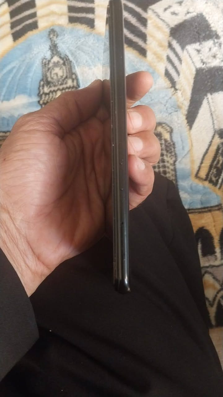 السلام عليكم جهاز oppo A60 للبيع نظيف مثل مموضح بالصور ذاكرته 128 شحنه سريع وحلو سعره 250 وبي مجال بسيط مكاني بغداد العبيدي رقمي ***********
