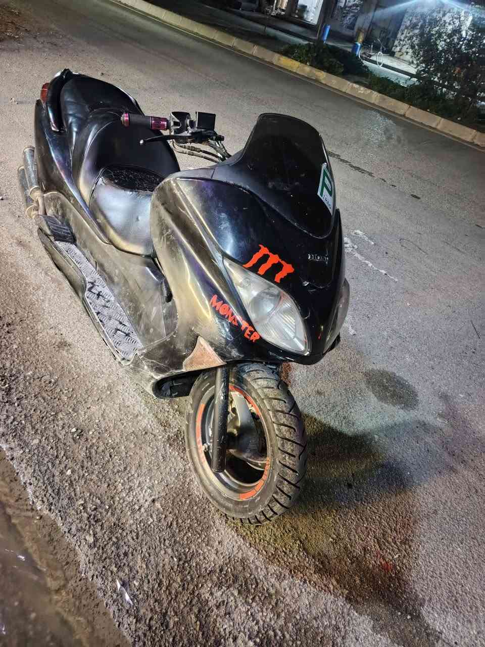 السلام عليكم فورزه 08 للبيع محرك شرط كهربائيات كلها شغاله اي عيب مابيها السعر 650 الف  رقم ***********
