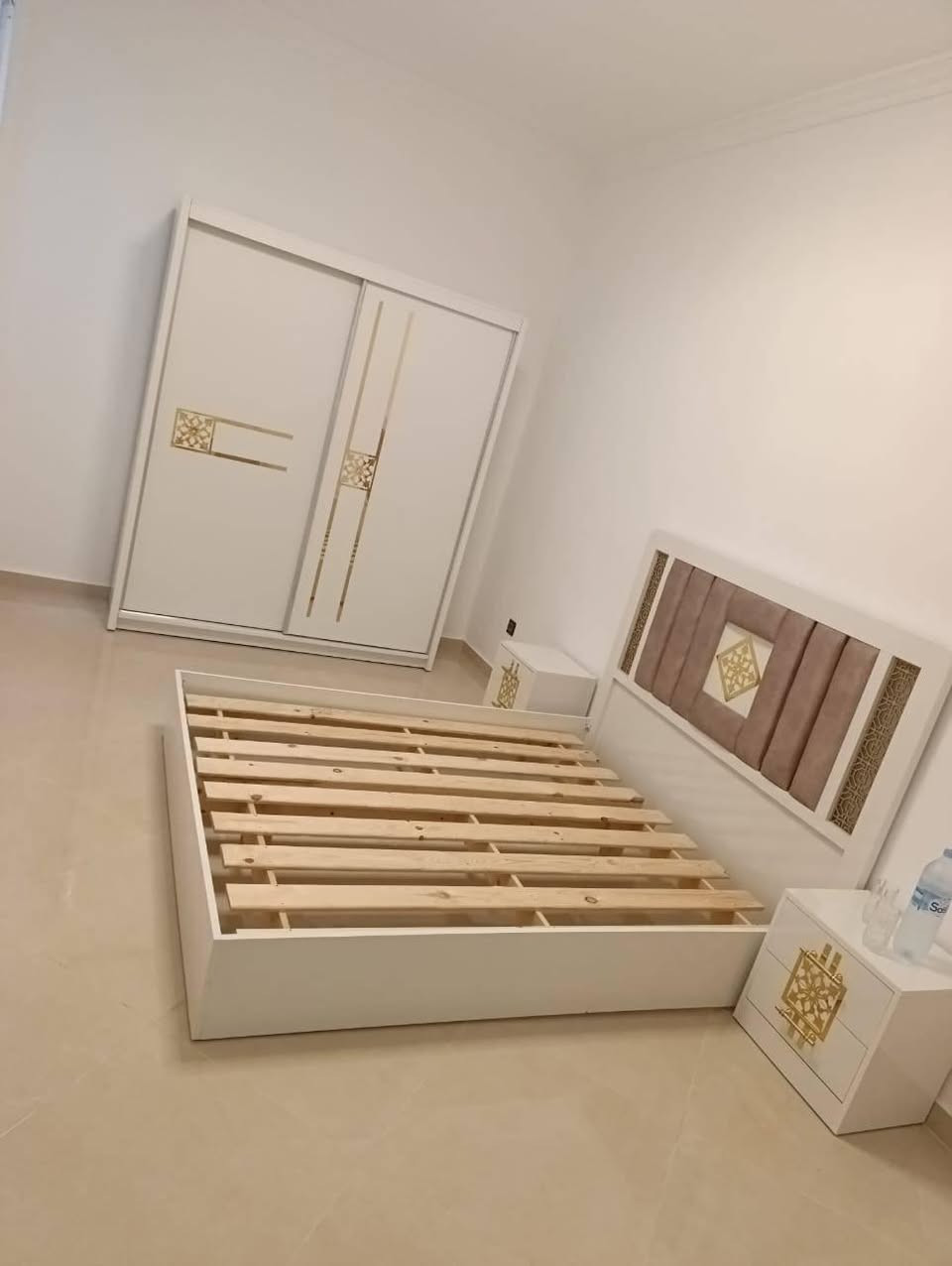 💥باك بيت النعاس خشب mdf 18 كاليتي مزيانة 
💥قياس ماريو 2/160 
💥قياس ناموسية 140/190 أو 160/190 
💥جوج كوافوزات صغار
 💥كوافوزة كبيرة بكادر المرايا  
💥 التوصيل لجميع لمدن فاس, المغرب


**إذا كنت صاحب هذا الإعلان وتريد حذفه لأي سبب، رجاءا أرسل رسالة إلى الدعم الفني**