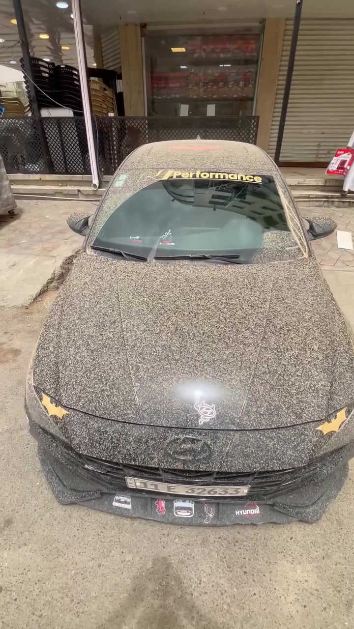 ⸻

🚗 Hyundai Elantra N Line 2022 – فل مواصفات 🚗

🔧 المواصفات الميكانيكية:

* محرك 1.6 لتر تيربو
* قوة تقريباً 201 حصان
* قير أوتوماتيك دبل كلتش 7 سرعات
* وضعيات قيادة (Eco / Normal / Sport)
* نظام أوتو ستوب (توفير وقود)

🛡️ أنظمة الأمان:

* رادار أمامي (تحذير واصطدام + فرملة تلقائية)
* رادار جانبي (نقطة عمياء)
* رادار خلفي
* كروز كنترول ذكي (يثبت السرعة ويوقف تلقائي)
* نظام المحافظة على المسار (Lane Assist)
* نظام التنبيه من الخروج عن المسار
* حساسات أمامية وخلفية
* حساسات بالمرايات

✨ المواصفات الخارجية:

* إنارة ترحيبية
* مرايات كهرباء + طي مرايات
* إضاءة LED أمامي وخلفي
* جنوط سبور أصلية
* فتحة سقف

🪑 المواصفات الداخلية:

* تشغيل بصمة
* دخول ذكي (بصمة أبواب)
* شاشة وسطية كبيرة
* ربط Apple CarPlay و Android Auto
* كاميرا خلفية
* مقاعد سبور مريحة
* تحكم من المقود
* نظام صوتي ممتاز

🔥 الإضافات:

* دبات HD Power (صوت رياضي مرتب)
* كنترول فتح وغلق (ريموت)

📌 معلومات السيارة:

* اللون: أسود 🖤
* الممشى: 72 ألف 
* مكفولة
* نظيفة جداً
* حادث قطعة وحدة (جاملخ خلفي فقط)
 مُـكان السياره بَغـداد بسمايه رقم الهاتف***********
مكفوله السياره ونضيفه جدا امانه اللّٰـه  سبب البيع اريد اخذ النترهN

واذا اكو مرواس بالنتره N اراوس ماكو اي مشكله
السعر 160 وبيها مجال  رقم الشاصي مرفق مع الصور

