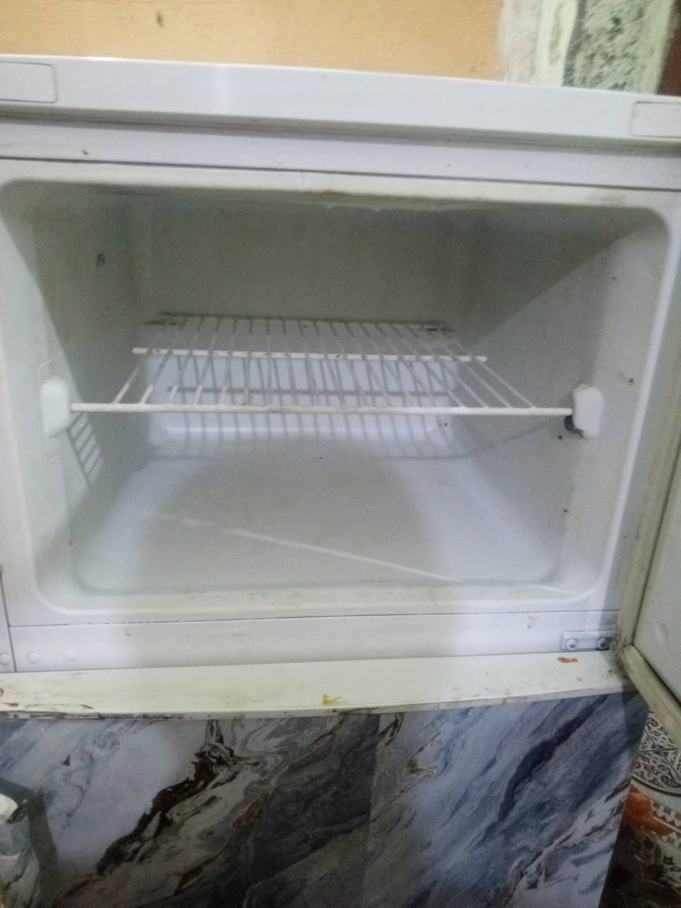 من رخصت صاحب الكروب المحترم السلام عليكم ثلاجه مستعمله للبيع شرط الفحص موطور جديد  العنوان ديالى حي العلمين السعر خاص ***********
