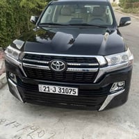 تويوتا لاندكروز موديل ٢٠٢١ سيارة ماشية ١٠٠ الف محرك و گير بشرط5.7 سيار...