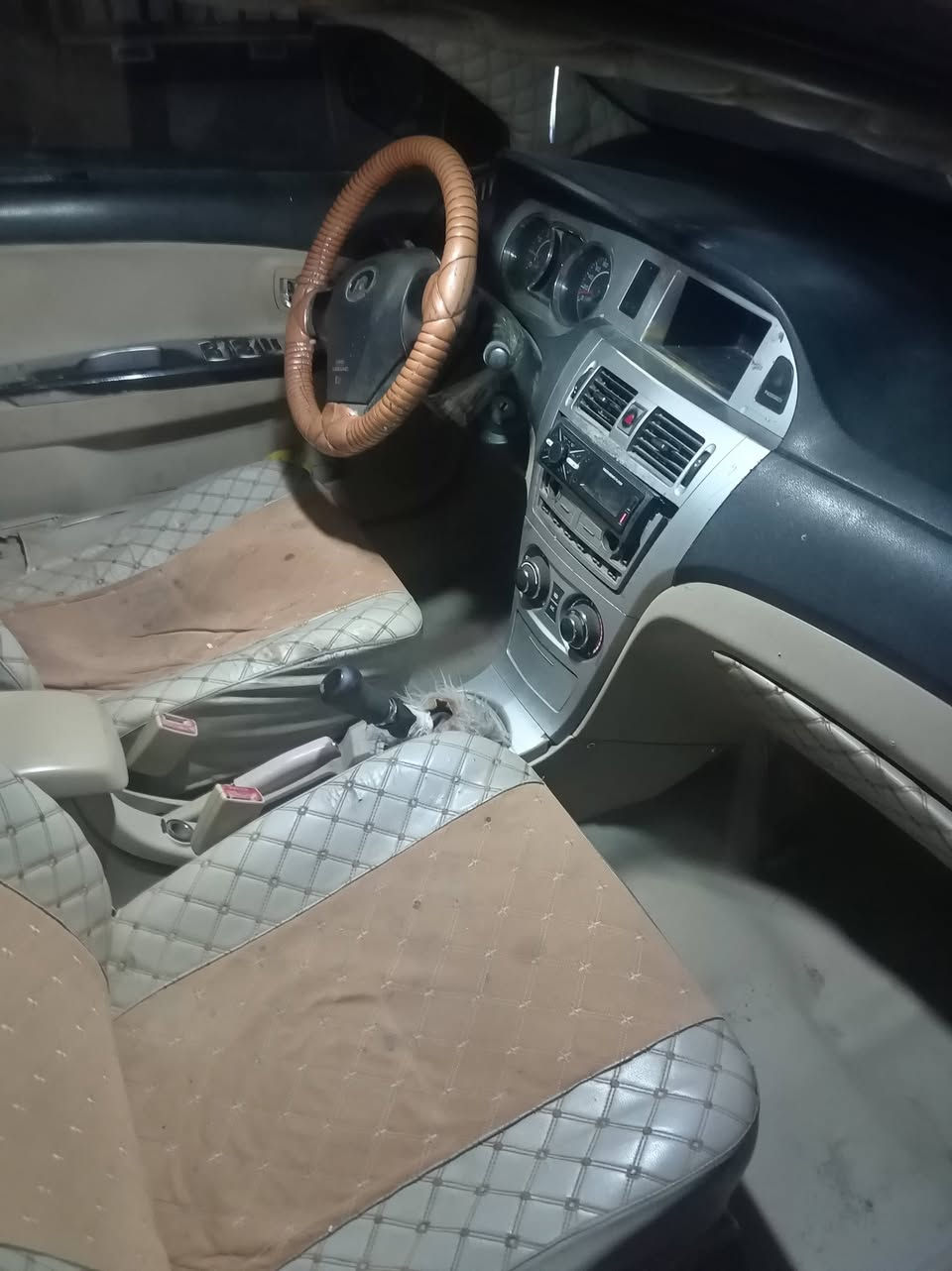 سلام عليكم كريت ويل مديل ٢٠١٢سياره شغاله مكينه بيه دخان كير شرط رقم حمر بصره سنويه عاج بيع ومروس سعر ١٢قفل تكفل سرقه وطلب بس عنوان ناصريه مركز رقمي ***********
